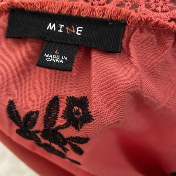 Cold shoulder embroidered blouse - Picture 8 of 9